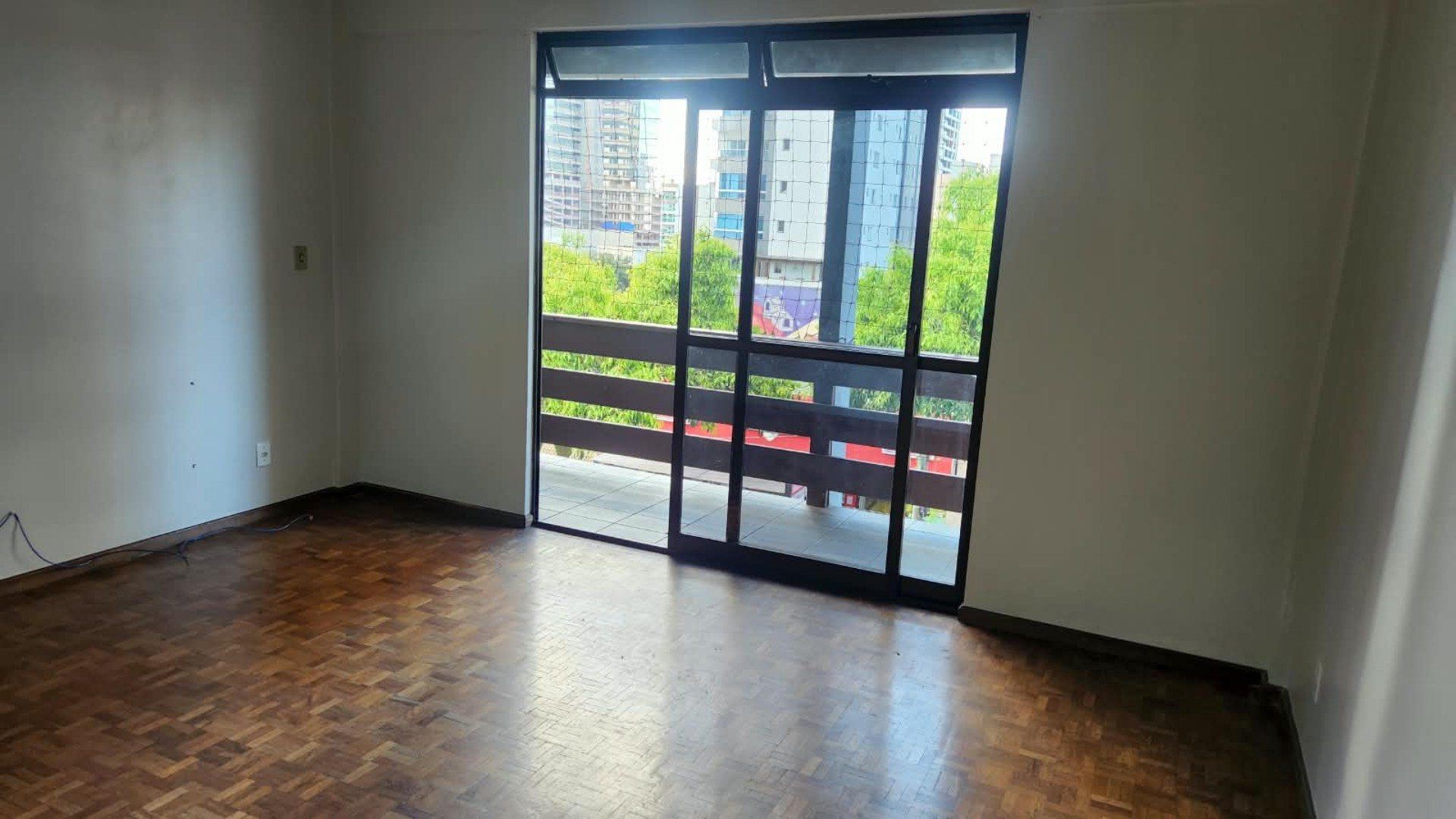Apartamento para alugar com 2 dormitórios, 1 vaga de garagem e 80m² de área privativa no bairro Centro