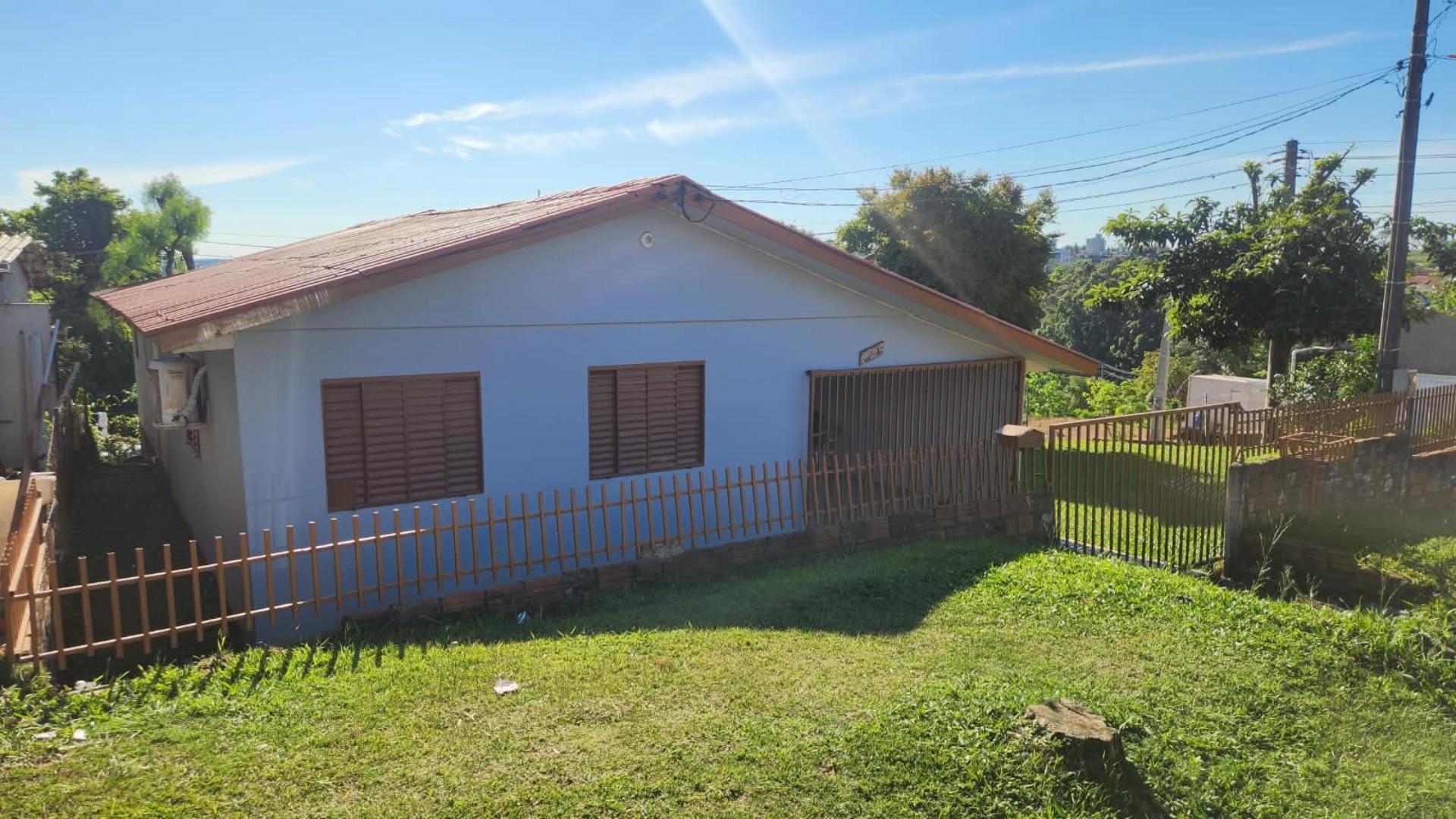 Casa para alugar com 2 dormitórios, 1 vaga de garagem e 80m² de área privativa no bairro Santo Antônio